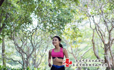 在日常生活中，哪些是白癜风病人需要关注的