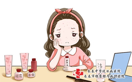 女生脸上长痘的原因，怎么解决女生脸上长痘的问题？