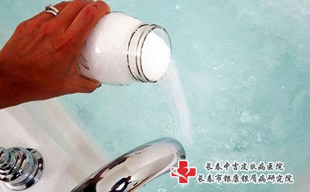导致婴儿湿疹发病的因素有哪些?禁忌有哪些?