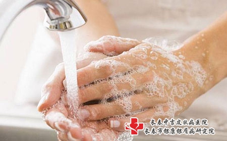 长春中吉皮肤病医院疫情期间快递给邮了一片药?
