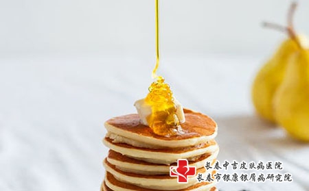 身上长了很多红色丘疹怎么办?