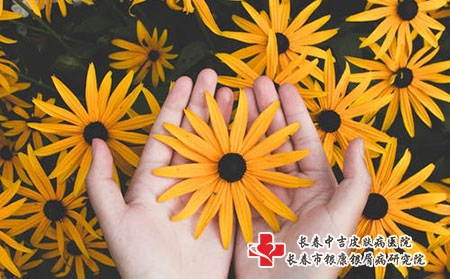 如果不及时治疗白癜风会给患者带来怎样的危害