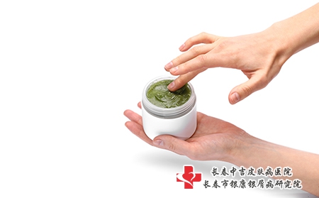 女性白癜风发病的原因有哪些?
