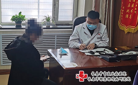 [长春中吉银屑病医院怎么去]女性手部牛皮癣的护理应该注意些什么