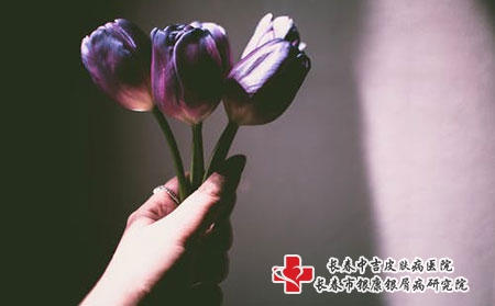 长春皮肤病医院专家线上看病-湿疹患者的饮食应该注意什么