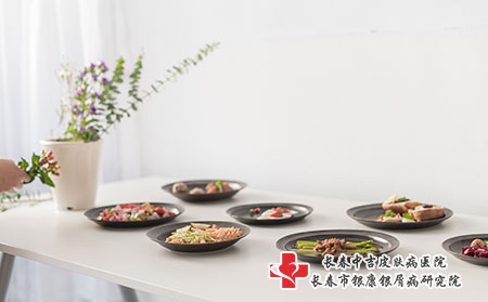 摄图网_500199063_餐前的准备（企业商用）