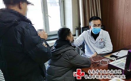 参地肤康丸能治疗牛皮癣么,头上有牛皮癣怎么治疗
