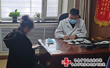 长春去胎记多少钱：雀斑遗传的概率很大吗?