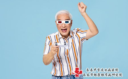 牛皮癣患者平时心态好，病情恢复也会很快。