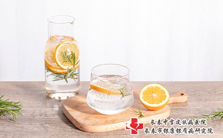 喝柠檬水可以美白还能雀斑