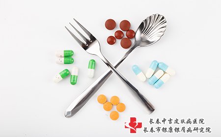 扁平疣治疗，可以外用药，内服药，或者激光治疗等