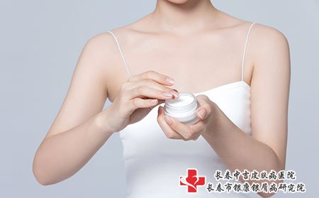 长春银康银屑病专科:导致牛皮癣复发的原因