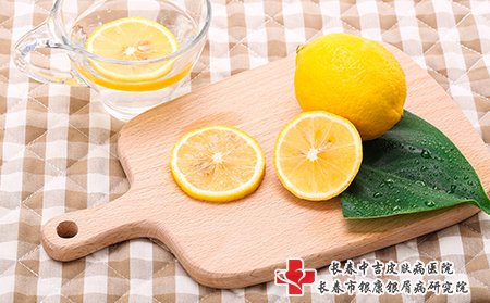 柠檬有美白，雀斑的功效