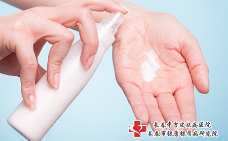 荨麻疹皮肤瘙痒要注意保湿