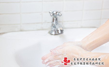 皮肤瘙痒要注意清洗患处