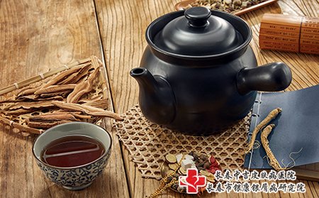 建议中药治疗扁平疣