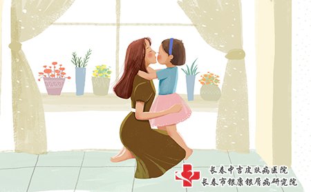 亲吻也可能会造成扁平疣传染