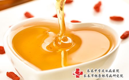 皮肤瘙痒早上可以喝一杯蜂蜜水