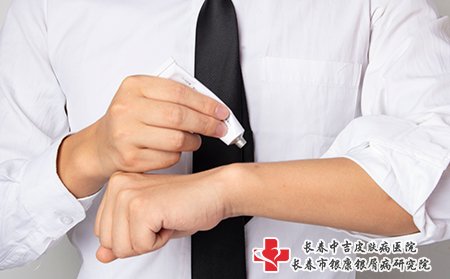 带状疱疹可以选择外用药物