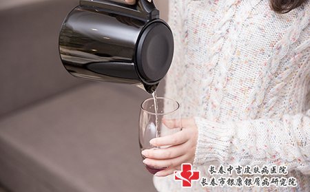 带状疱疹要多喝水