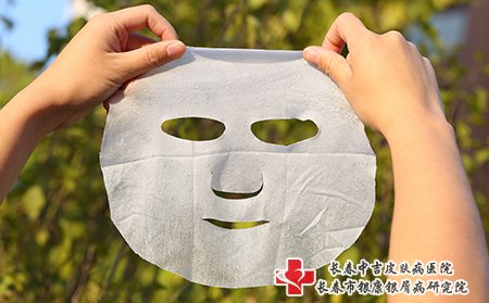 痤疮要注意护理皮肤