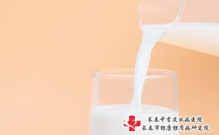 痤疮可以喝奶