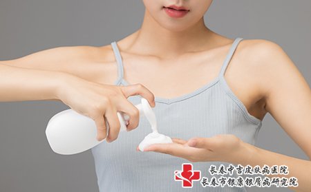 皮肤瘙痒可以涂抹保湿乳